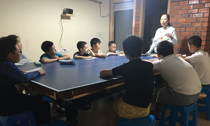 聽課很認(rèn)真