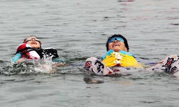 泡在水中真心舒服