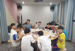 吃飯時間到