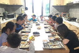吃飯時(shí)間到了