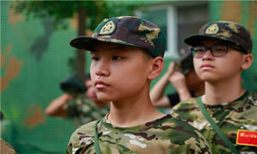 營員在站軍姿