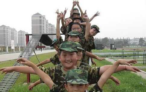 八一軍事夏令營(yíng)的千手觀音