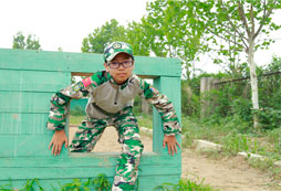 營(yíng)員們的軍事拓展練習(xí)