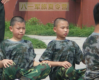 八一軍事夏令營讓我們的生活很充實