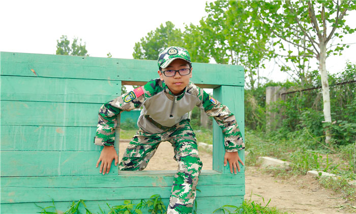 營員們的軍事拓展練習(xí)