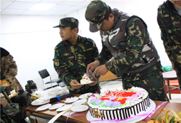 切生日蛋糕