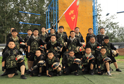 八一軍事夏令營(yíng)保障孩子的訓(xùn)練安全