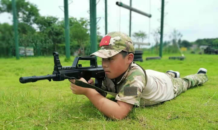 搏燃少年軍事訓(xùn)練營