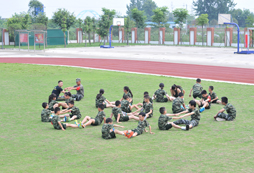長春青少年夏令營學(xué)習(xí)愛國愛軍精神！