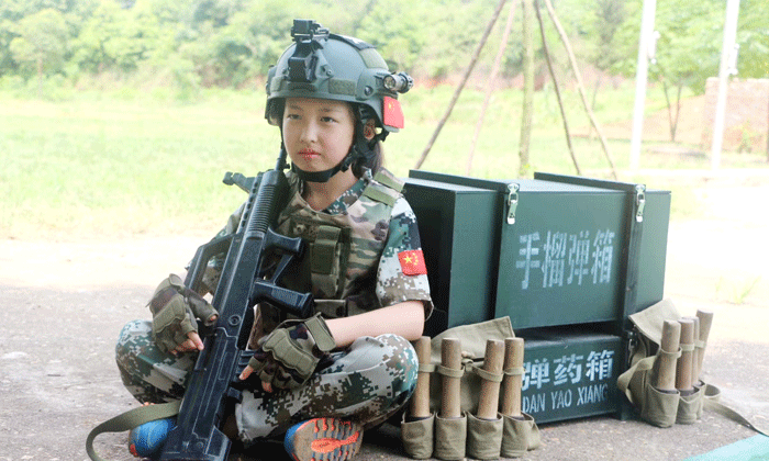 長春小學生軍事夏令營.gif