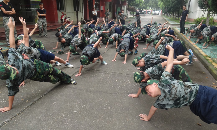 常德小學生軍事夏令營讓孩子假期生活豐富多彩！