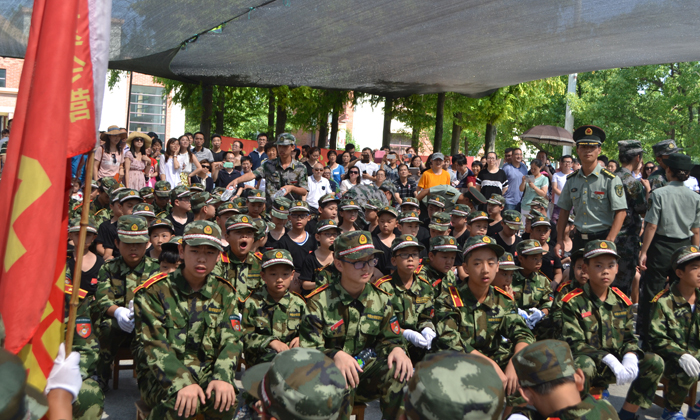 今夏參加軍事營圓孩子們一個純真的軍人夢