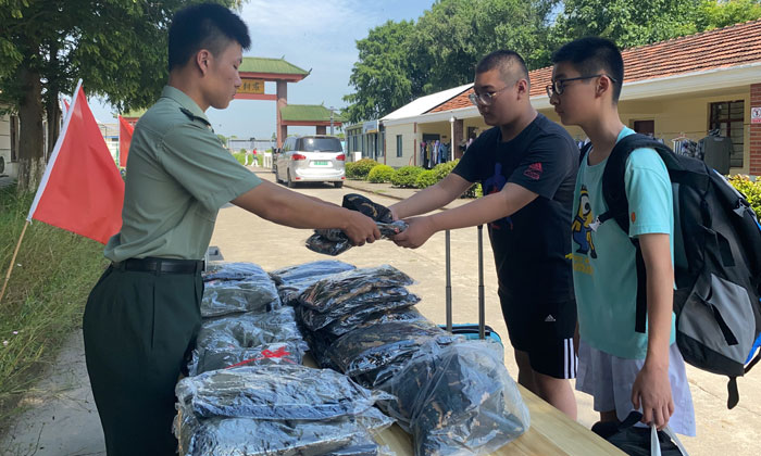 戎拓軍事夏令營(yíng)