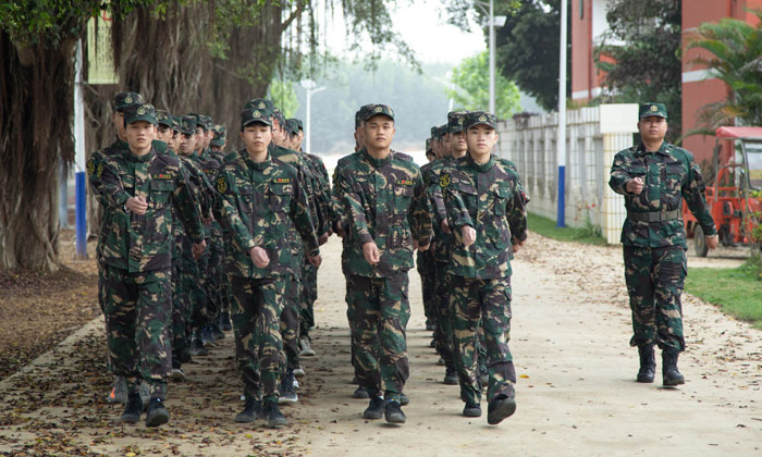 參加潮汕軍事夏令營改變孩子陋習！