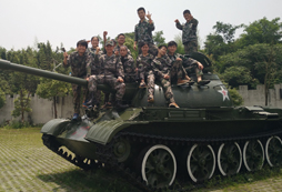 承德軍事夏令營激發(fā)孩子潛能！