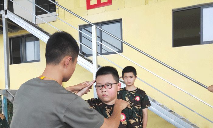 成都軍事夏令營有哪些安全保障.gif
