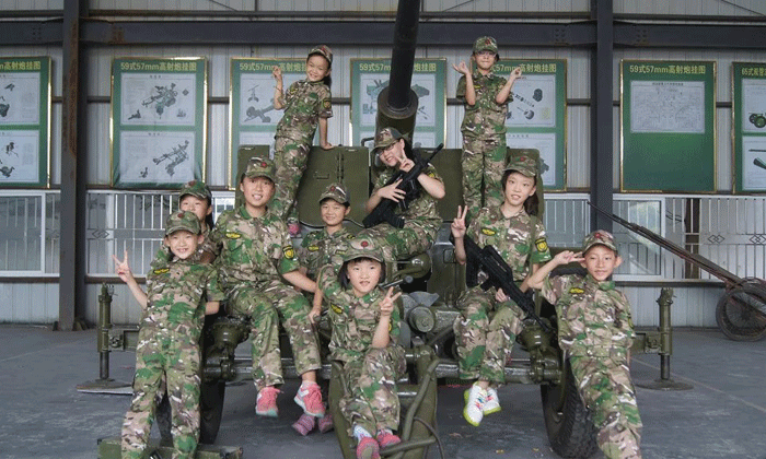 7天“軍事體驗”夏令營.gif
