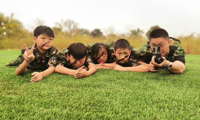 15天少年軍事特訓(xùn)練夏令營.gif