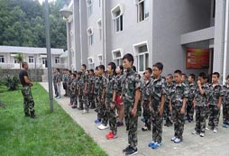成都有便宜的軍事?tīng)I(yíng)嗎？