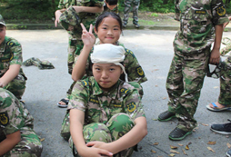 成都周邊兒童夏令營讓孩子學(xué)會(huì)感恩。