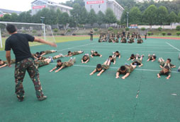 成都軍訓(xùn)夏令營讓孩子在活動中成長