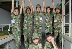 成都軍事夏令營(yíng)鍛煉青少年的愛國(guó)意識(shí)
