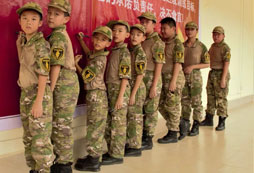 成都哪里有小學(xué)生軍訓(xùn)夏令營？