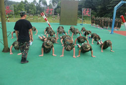 中小學(xué)生參加成都軍事拓展夏令營有哪些收獲
