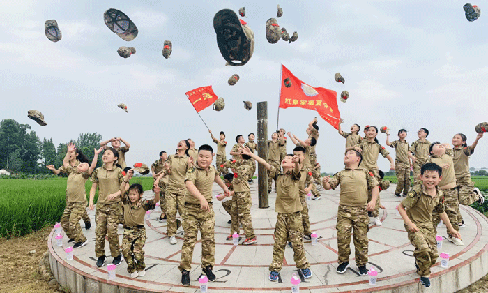 成都軍事夏令營.gif