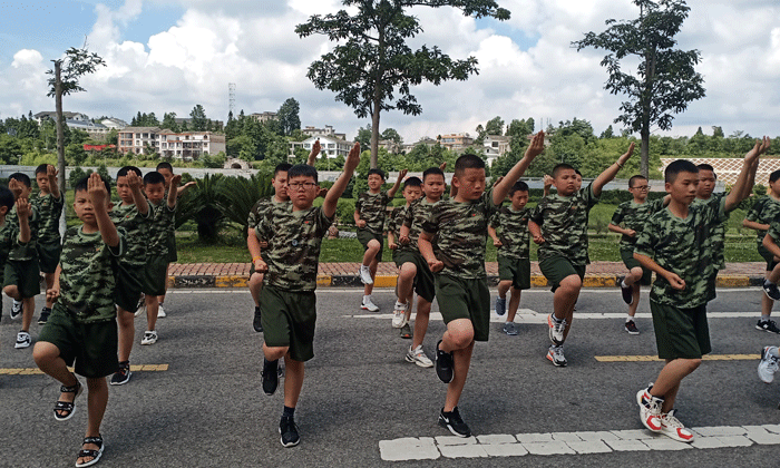 成都軍事夏令營.gif
