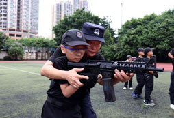 郴州軍事夏令營(yíng)讓孩子快樂的成長(zhǎng)