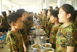 暑假深受孩子喜愛的吃苦夏令營