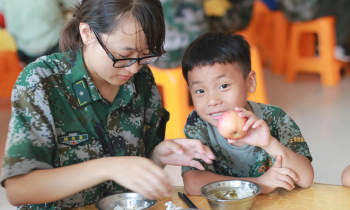 軍事吃苦夏令營(yíng)