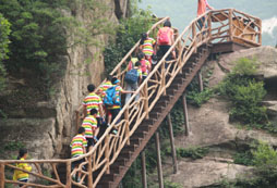 青少年吃苦夏令營(yíng)提升孩子的素養(yǎng)