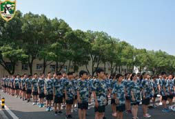 吃苦夏令營還您一個(gè)健壯的孩子