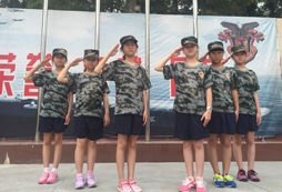 中小學生參加吃苦夏令營攻略