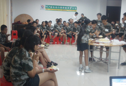 暑假吃苦夏令營對貧困山區(qū)有個全新體驗