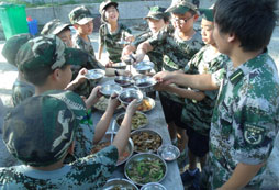 如何選擇貧困山區(qū)體驗(yàn)夏令營時(shí)間