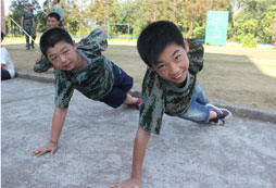 吃苦夏令營(yíng)報(bào)名費(fèi)用早知道