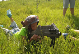 參加艱苦夏令營學習少林武術(shù)