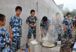 吃苦夏令營(yíng)中的趣味活動(dòng)