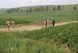 改變自己就在貧困山區(qū)體驗(yàn)夏令營