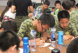 不一樣的暑假吃苦夏令營挖掘?qū)W員潛能