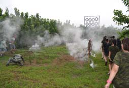 眾人追捧的吃苦夏令營(yíng)