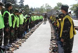 吃苦夏令營(yíng)，苦中尋樂(lè)