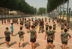 吃苦夏令營(yíng)分析軍訓(xùn)的啟蒙教育