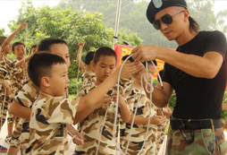 暑假少年特種兵吃苦夏令營火熱報(bào)名中