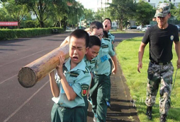 吃苦夏令營讓青少年自找苦吃