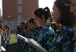 小孩子可以參加吃苦夏令營的課程