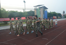 重慶軍事夏令營(yíng)如何讓萌娃變身“真正男子漢”
